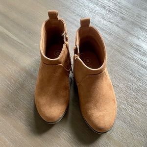 Cat and Jack size 8 brown suede toddler boots